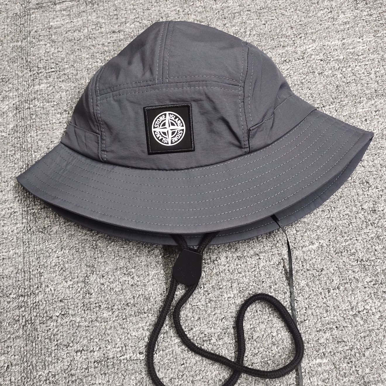 Vente en ligne
 Stone Island Mode
 Chapeaux Chapeau Baquet