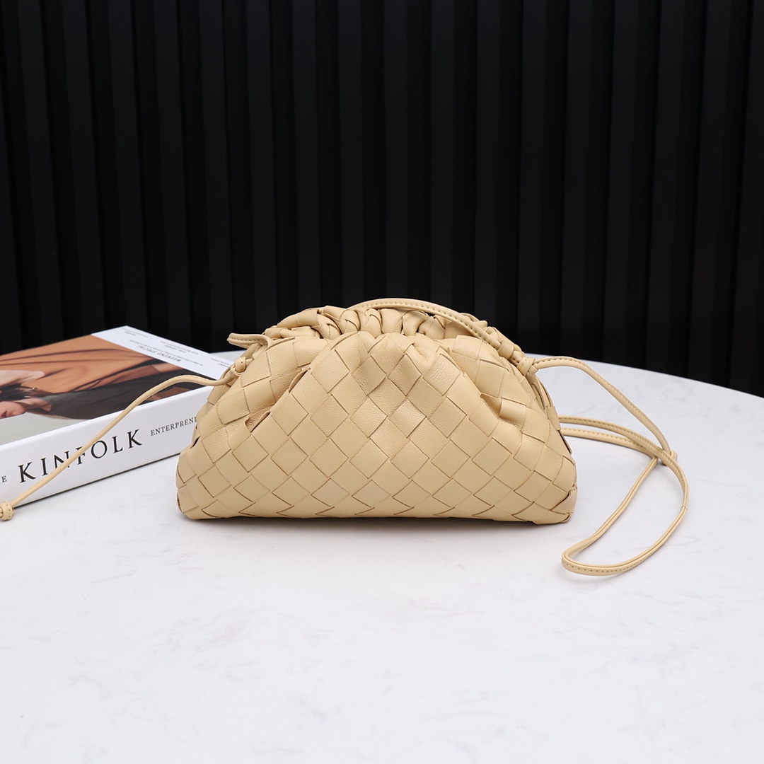 Bottega Veneta сумка-облако крупное плетение клатч