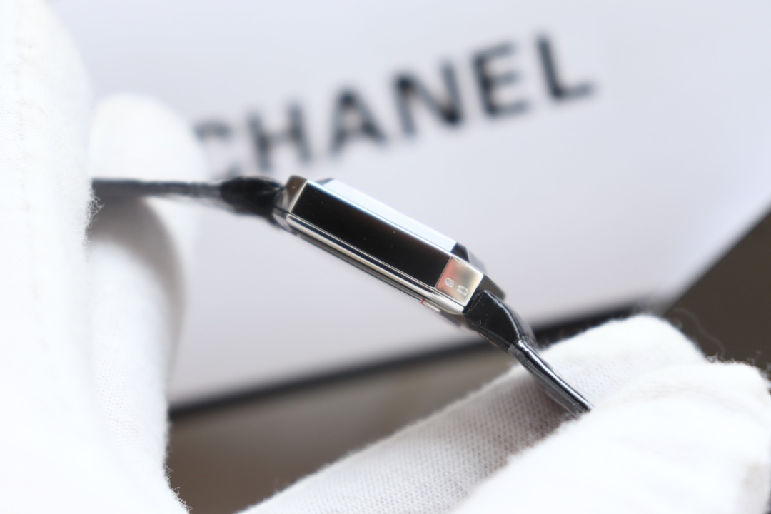 Chanel Premiere Watch: Timeless Elegance with Unique Design and Versatility - 图片 5