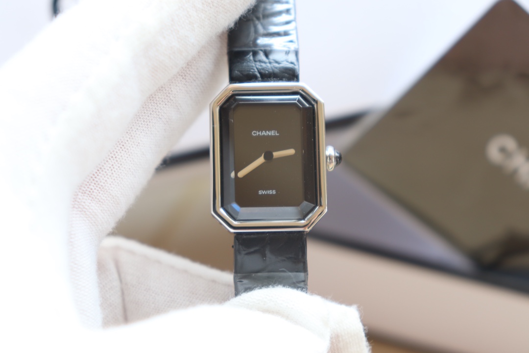 Chanel Premiere Watch: Timeless Elegance with Unique Design and Versatility - 图片 2