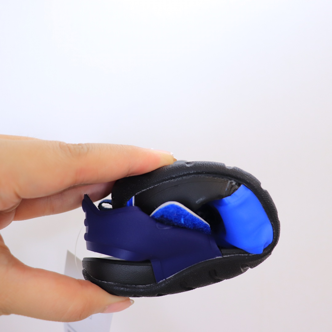 图片[8]-【九宫格细节图】 高版本ＮＫ护脚洞洞鞋.儿童凉鞋‼️ 儿童飞机凉鞋.高品质专G版火爆上市.🔥去年专Ｇ火的一塌糊涂哦。设计独特.上脚好看.鞋子轻便柔软.防滑设计.鞋面透气扣设计.🌼夏天不热脚.魔术贴方便宝宝穿着.✔️-选品中心