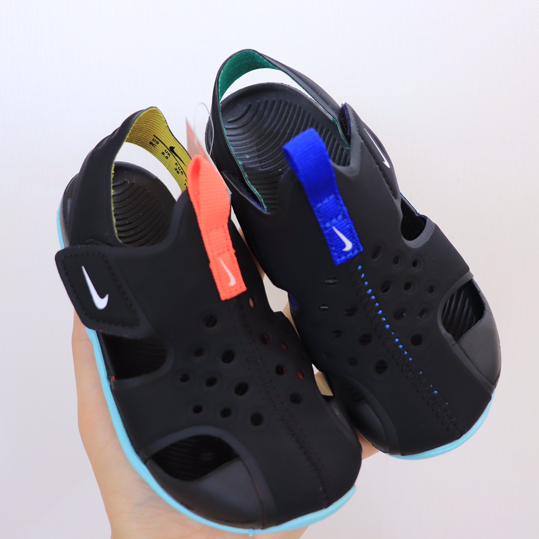 图片[2]-【九宫格细节图】 高版本ＮＫ护脚洞洞鞋.儿童凉鞋‼️ 儿童飞机凉鞋.高品质专G版火爆上市.🔥去年专Ｇ火的一塌糊涂哦。设计独特.上脚好看.鞋子轻便柔软.防滑设计.鞋面透气扣设计.🌼夏天不热脚.魔术贴方便宝宝穿着.✔️-选品中心