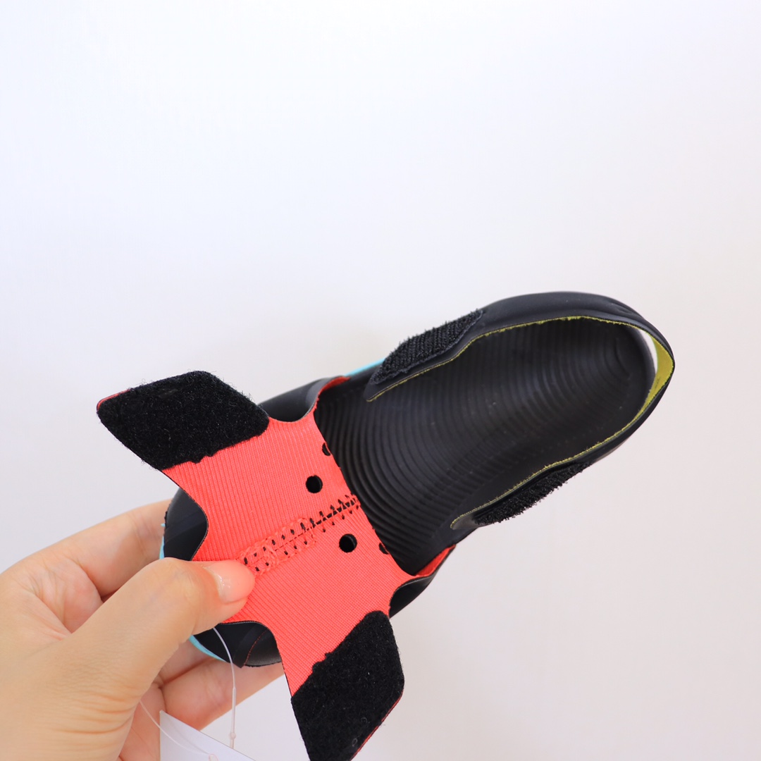 图片[6]-【九宫格细节图】 高版本ＮＫ护脚洞洞鞋.儿童凉鞋‼️ 儿童飞机凉鞋.高品质专G版火爆上市.🔥去年专Ｇ火的一塌糊涂哦。设计独特.上脚好看.鞋子轻便柔软.防滑设计.鞋面透气扣设计.🌼夏天不热脚.魔术贴方便宝宝穿着.✔️-选品中心