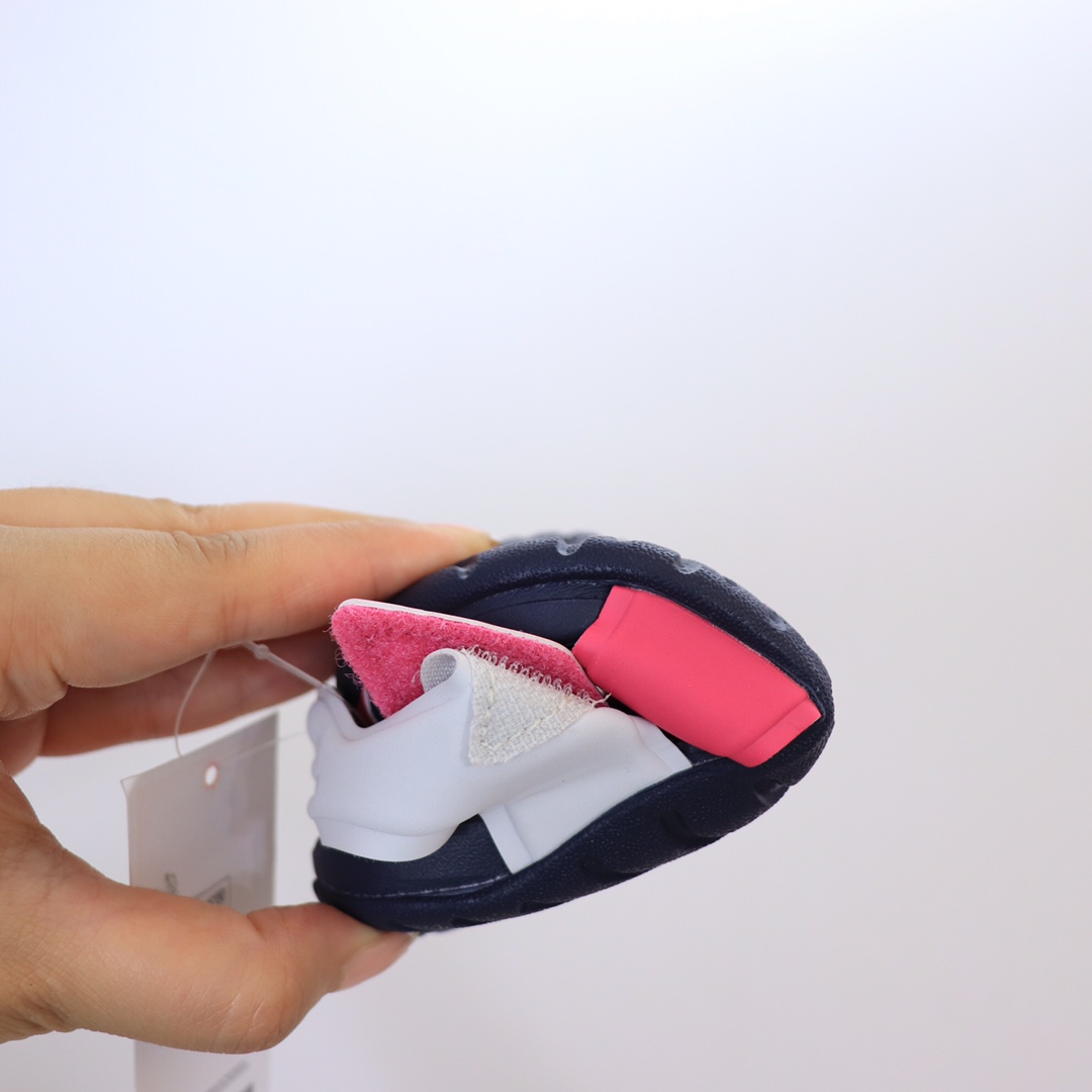 图片[8]-【九宫格细节图】 高版本ＮＫ护脚洞洞鞋.儿童凉鞋‼️ 儿童飞机凉鞋.高品质专G版火爆上市.🔥去年专Ｇ火的一塌糊涂哦。设计独特.上脚好看.鞋子轻便柔软.防滑设计.鞋面透气扣设计.🌼夏天不热脚.魔术贴方便宝宝穿着.✔️-选品中心