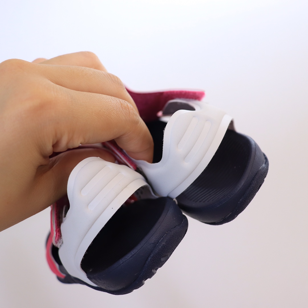 图片[3]-【九宫格细节图】 高版本ＮＫ护脚洞洞鞋.儿童凉鞋‼️ 儿童飞机凉鞋.高品质专G版火爆上市.🔥去年专Ｇ火的一塌糊涂哦。设计独特.上脚好看.鞋子轻便柔软.防滑设计.鞋面透气扣设计.🌼夏天不热脚.魔术贴方便宝宝穿着.✔️-选品中心