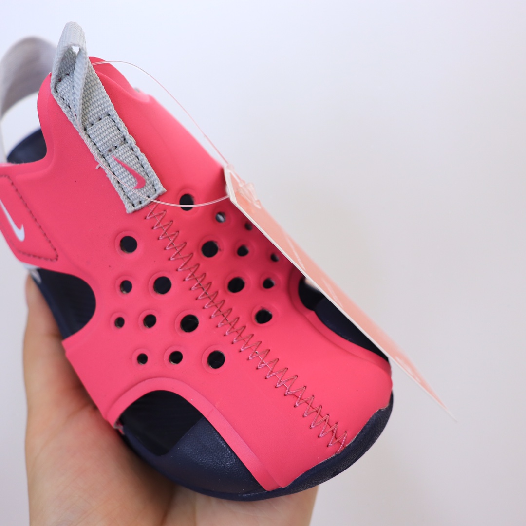 图片[5]-【九宫格细节图】 高版本ＮＫ护脚洞洞鞋.儿童凉鞋‼️ 儿童飞机凉鞋.高品质专G版火爆上市.🔥去年专Ｇ火的一塌糊涂哦。设计独特.上脚好看.鞋子轻便柔软.防滑设计.鞋面透气扣设计.🌼夏天不热脚.魔术贴方便宝宝穿着.✔️-选品中心