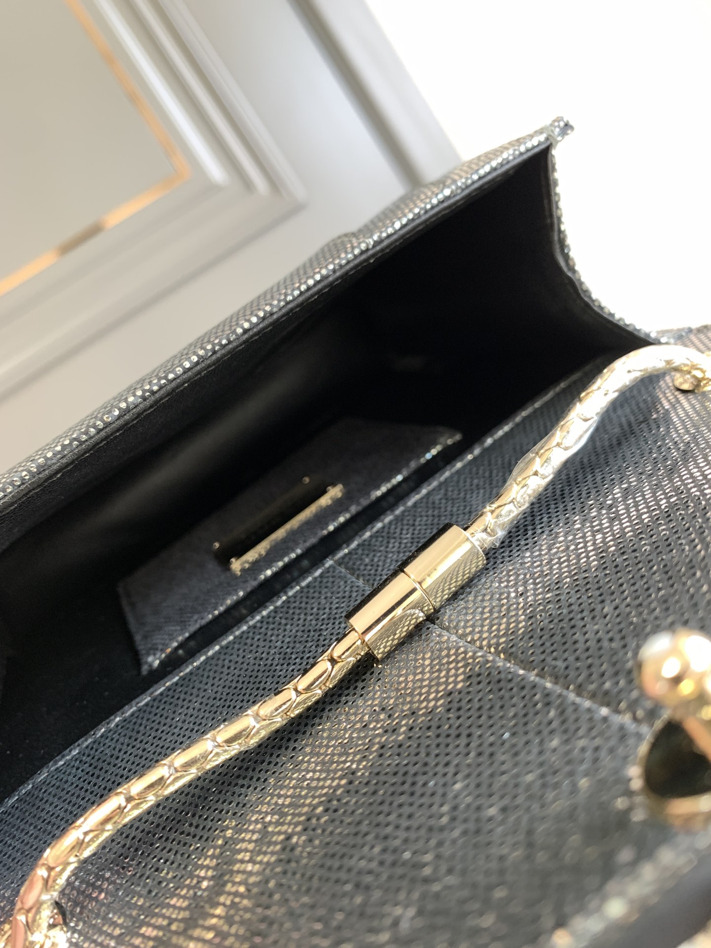 BVLGARI宝格丽"Sprpenti Forever "钻石炭灰金属质感水蛇皮肩背包61879