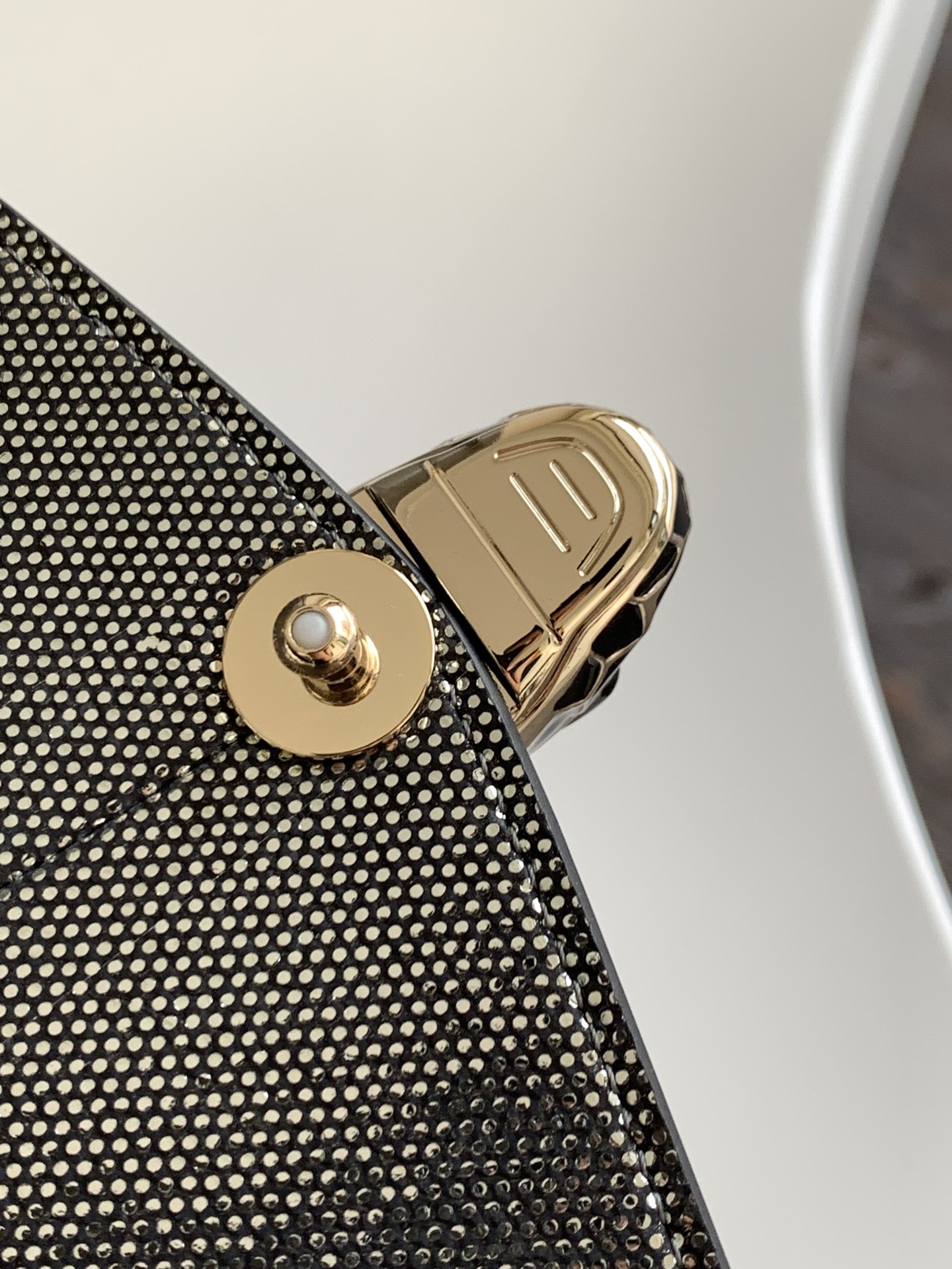 BVLGARI宝格丽"Sprpenti Forever "钻石炭灰金属质感水蛇皮肩背包61879