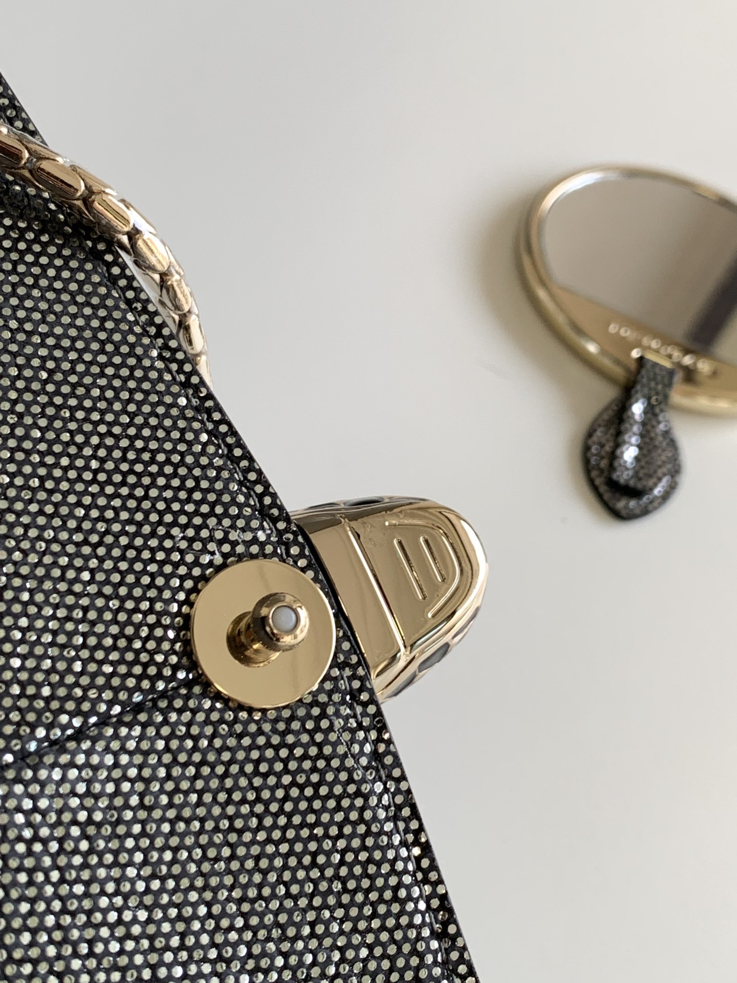 BVLGARI宝格丽"Sprpenti Forever "钻石炭灰金属质感水蛇皮肩背包38326