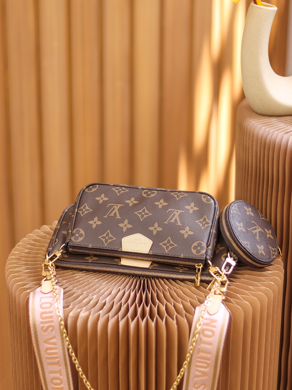 M44840 LV MULTI POCHETTE ACCESSORIES 五合一斜挎包