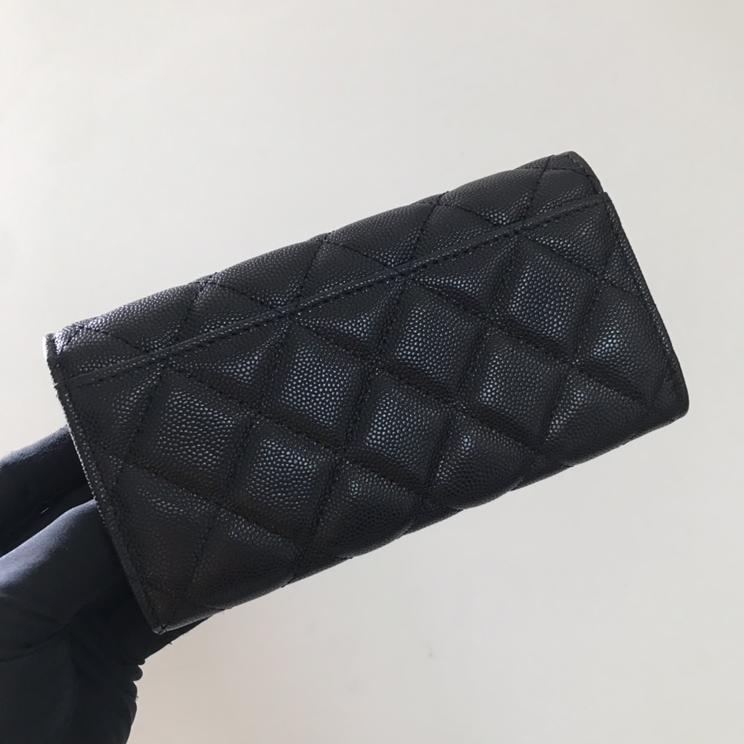 Chanel 中号口盖钱包，菱格纹路 搭配最新款luogo 细节美到淋漓尽致、全套包装 尺寸：9×16.5×3cm