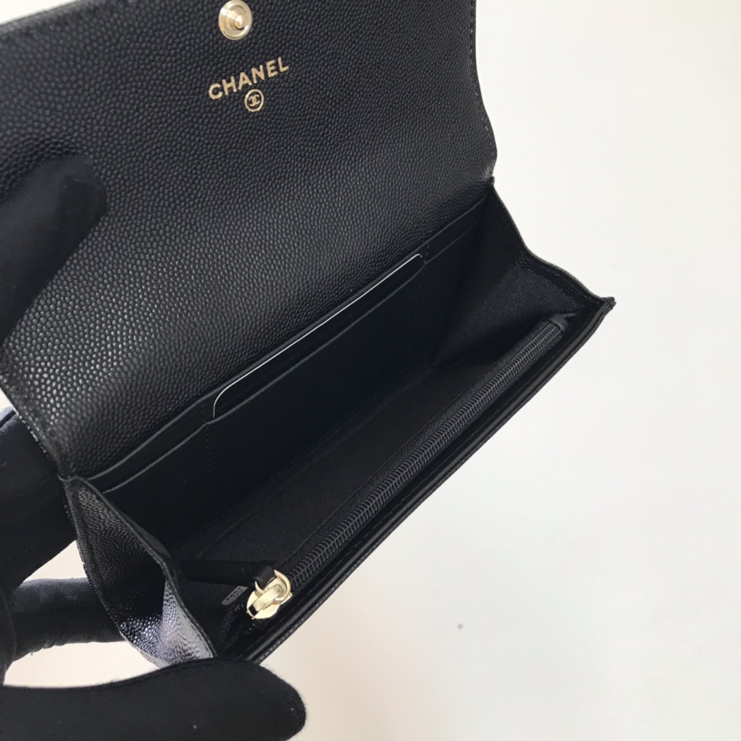 Chanel 中号口盖钱包，菱格纹路 搭配最新款luogo 细节美到淋漓尽致、全套包装 尺寸：9×16.5×3cm