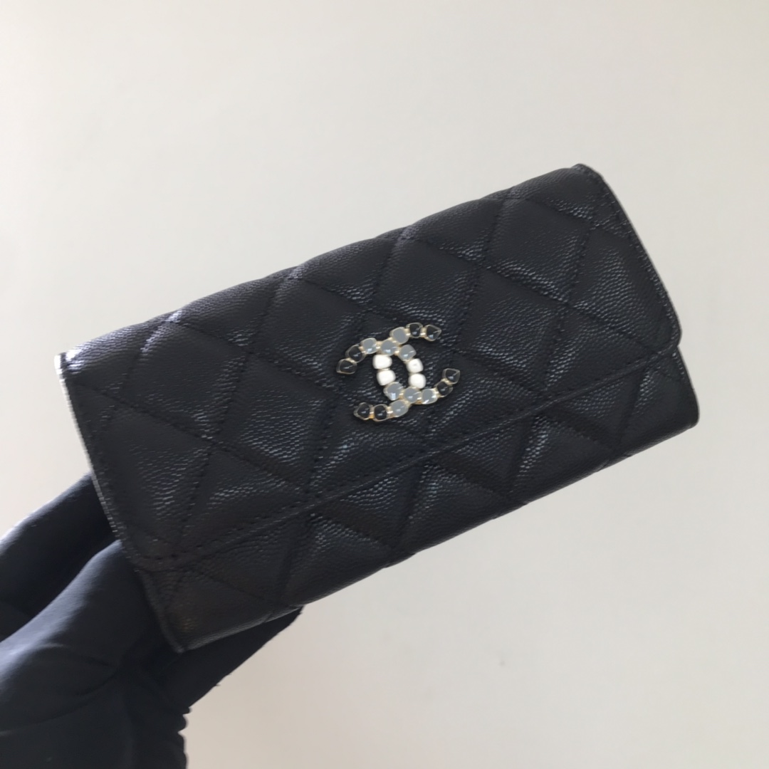 Chanel 中号口盖钱包，菱格纹路 搭配最新款luogo 细节美到淋漓尽致、全套包装 尺寸：9×16.5×3cm