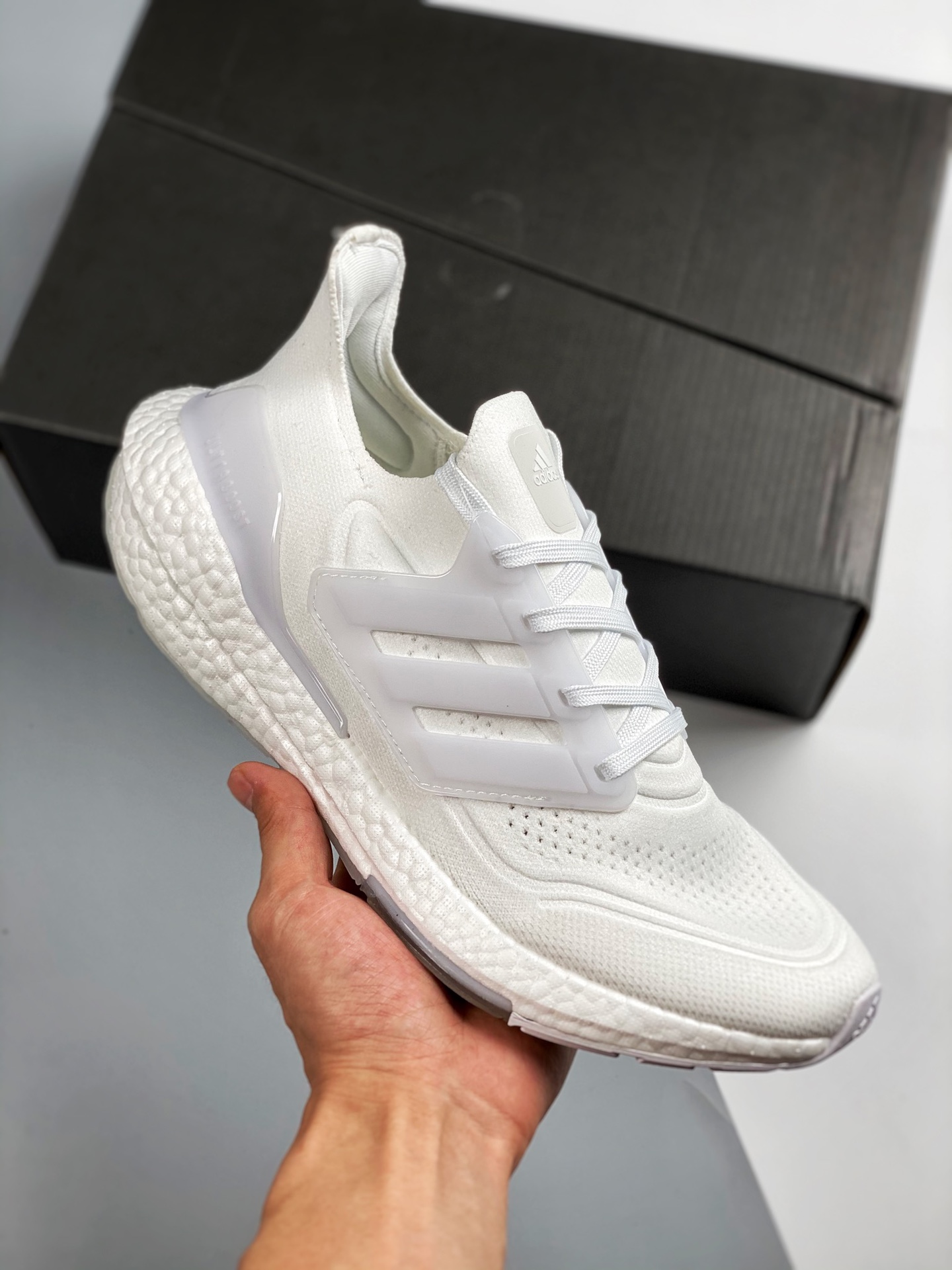 Ultra Boost 7.0 Blanco puro Disponible en tiendas Lanzamiento real fotografiado En comparación con el anterior, aumenta…