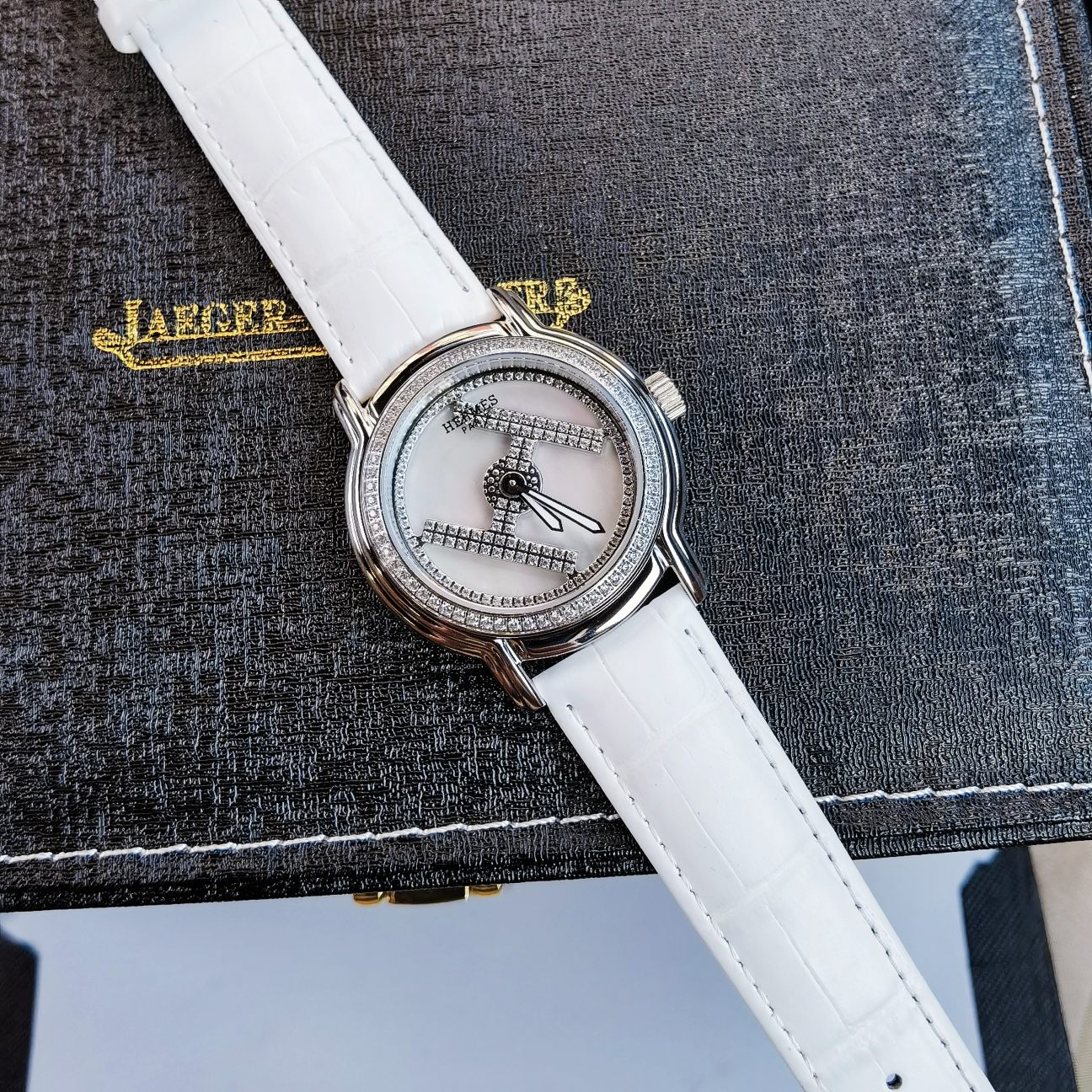 Hermès 爱马仕 时来运转全镶钻女士腕表 表壳 版316L精钢 进口小牛皮皮带 表扣: 针扣 表面:施华洛世奇真钻