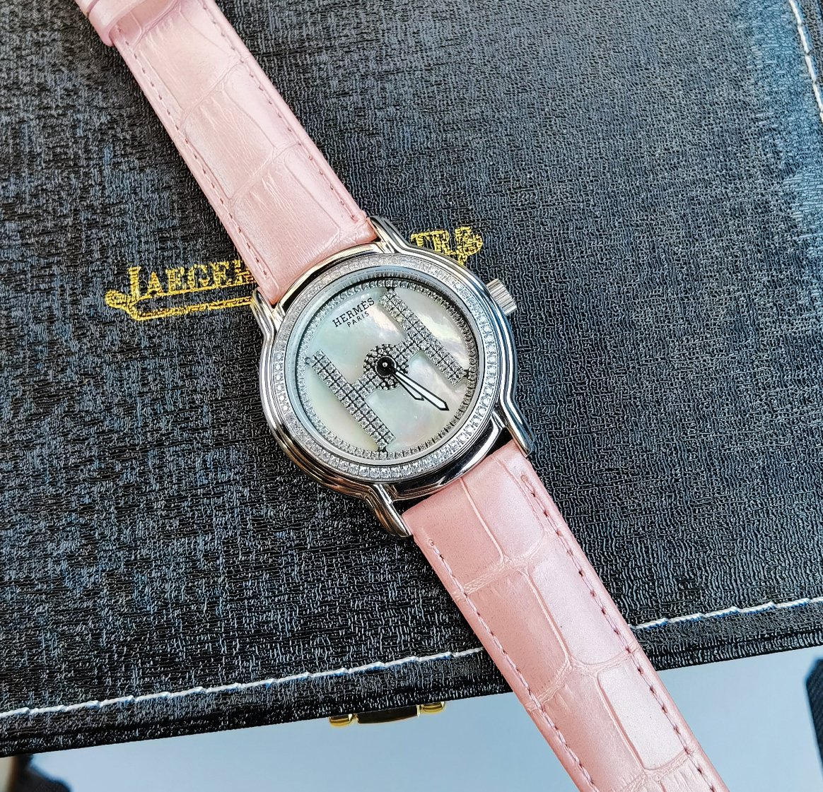 Hermès 爱马仕 时来运转全镶钻女士腕表 表壳 版316L精钢 进口小牛皮皮带 表扣: 针扣 表面:施华洛世奇真钻