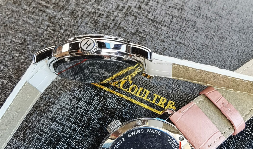 Hermès 爱马仕 时来运转全镶钻女士腕表 表壳 版316L精钢 进口小牛皮皮带 表扣: 针扣 表面:施华洛世奇真钻