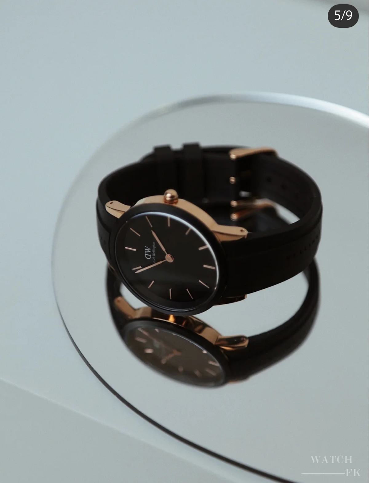 💰140 独家实拍 张艺兴同款—全新单品ICONIC MOTION、新一代小黑胶#DW情侣腕表， 适应多种生活场景，尽显街头潮流风范，整体造型增添质感，既有成熟利落，又稍带些小休闲，316精钢原单品质，进口石英机芯走时精准！FK