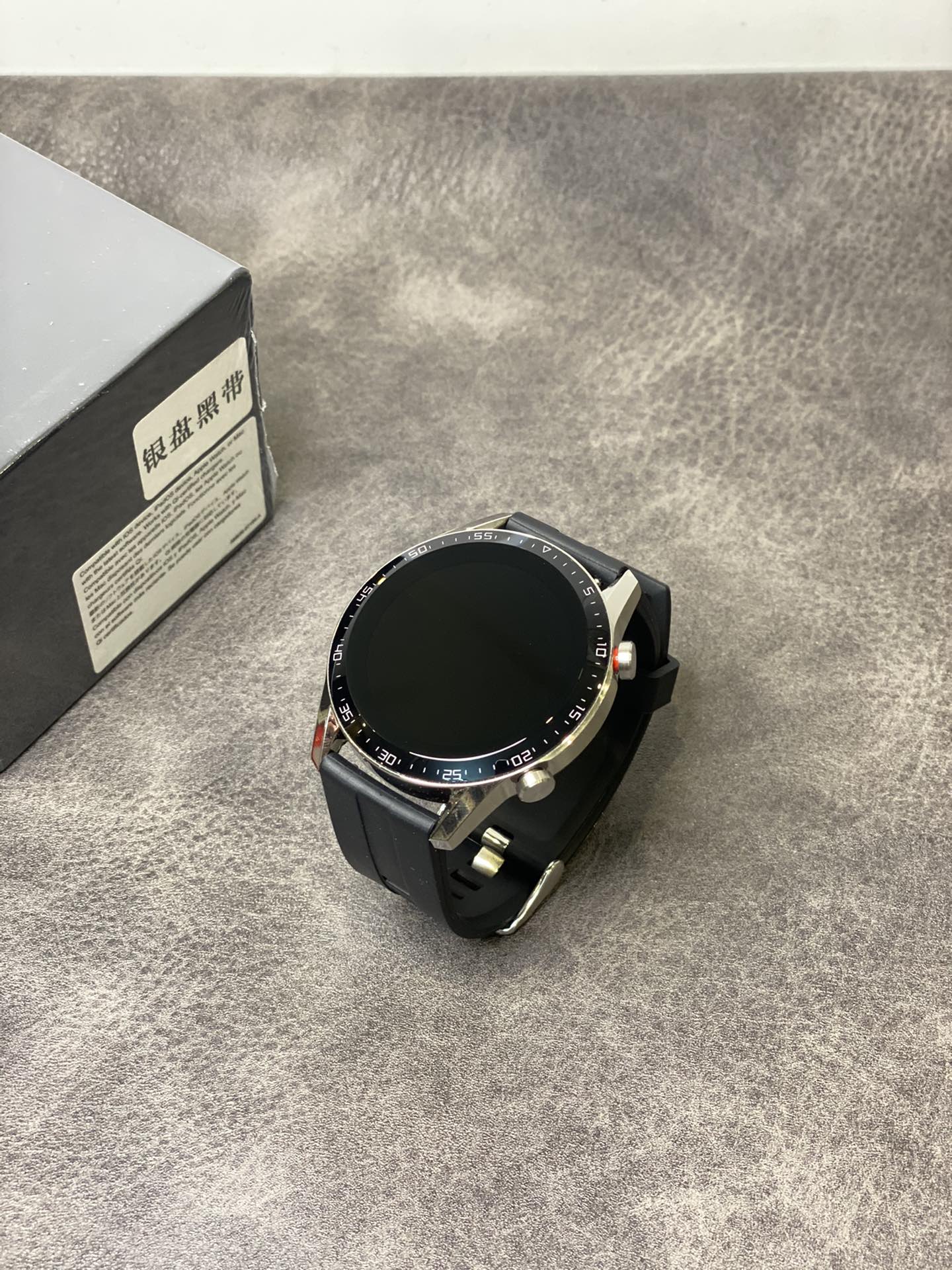 本地放💰170 利润自己加 华为ln版GT2智能手表 银盘款 自带宇航员壁纸 多种表盘可切换! 合金金属外壳 全陶瓷蓝宝石屏幕 超高清显示 高容量纯钴电池 正常使用2天 待机4-5天! IP6防水级别 可佩戴游泳运动计时等 可打电话 检测心率 血压 心电 体温检测等 该有的功能基本都有 外观一比一某为GT2 表带可跟正品通用 可自由搭配更换表带 退换条件: 手表外观不磨损 屏幕保护膜不撕可退换! 三个月有任何质量问题可保修!