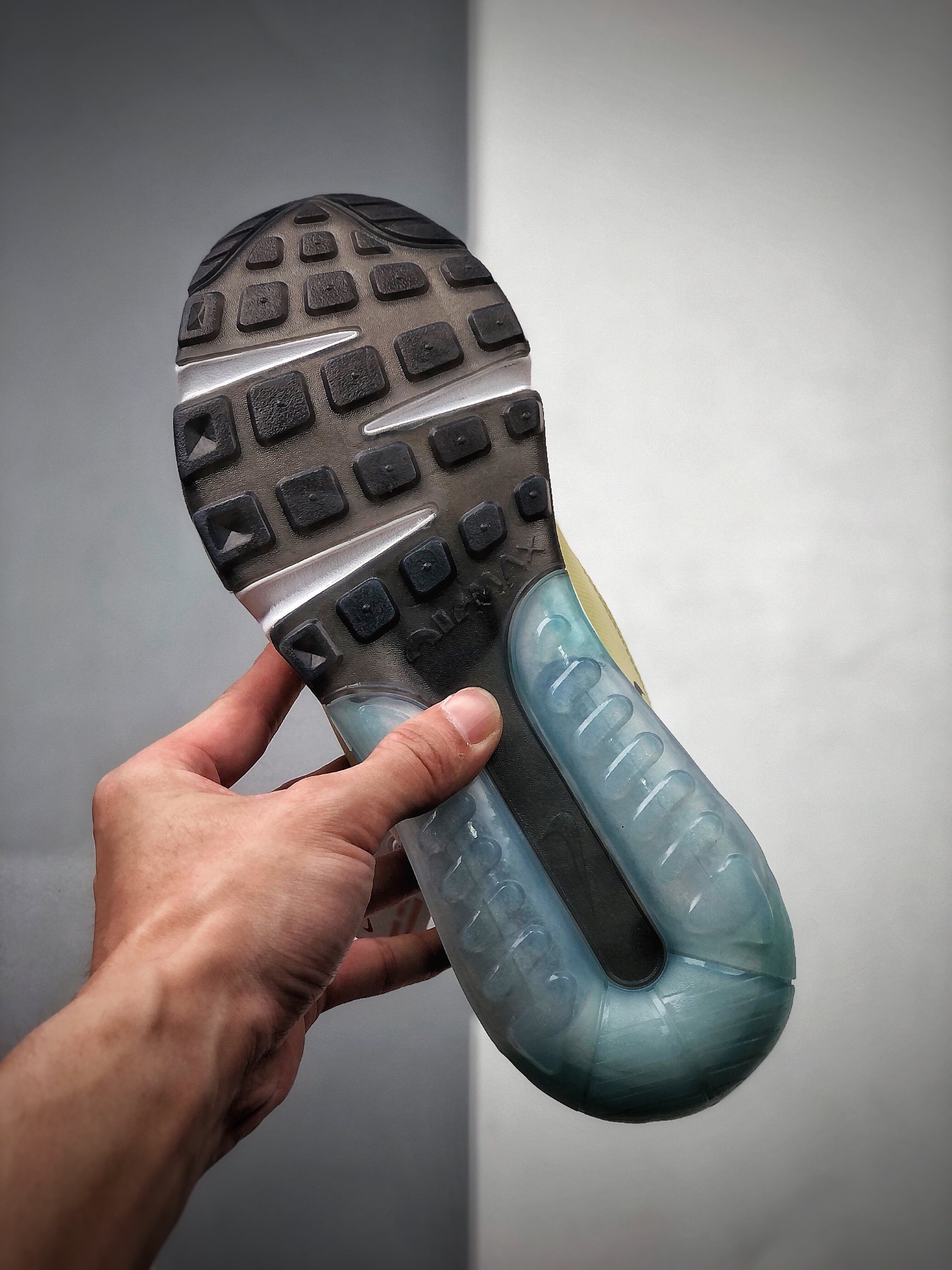 220   Neymar x Nike Air Max 2090 缓震气垫鞋 DM0971-107