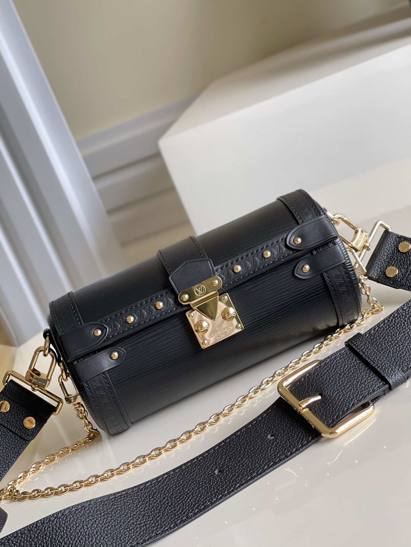 NO:396831,【Exclusive real photo M58655】Rose red / yellow / black Papillon BB handbag M small round bulge water ripples prefall autumn and winter series new Papillon trunk toilet monogram handbag select Monogram leather depicting Monogram print, recreating the contour of the classic Papillon handbag in a pocket size. Removable jacquard strap conveys a sporty atmosphere Size 20 x 10 x 10 cm p.800,LV [original leather],louis vuitton19860909【独家实拍M58655】 玫红色 / 黄色/ 黑色 Papillon BB 手袋 M小圆鼓包 水波纹 prefall 秋冬系列新款 Papillon trunk toile monogram手袋选取描绘 Monogram 印花的 Monogram 皮革,以袖珍尺寸再现经典 Papillon 手袋轮廓.可拆卸提花肩带传递运动气息 尺寸 20 x 10 x 10 厘米 p.800,LV【原厂皮】,louis vuitton,Bag