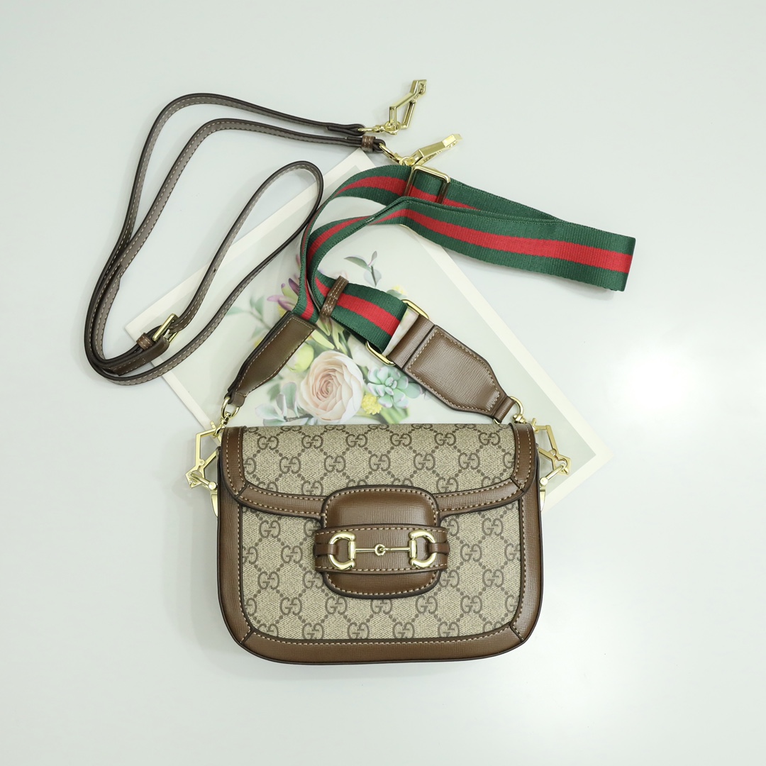 GUCCI1955mini马鞍包 🅿️210 你们心心念念的迷你号终于安排上了.设计师完全读懂了你们的少女心.搭配了两根肩带随意切换.粗肩带+细肩带的完美组合. 规格：20*15cm