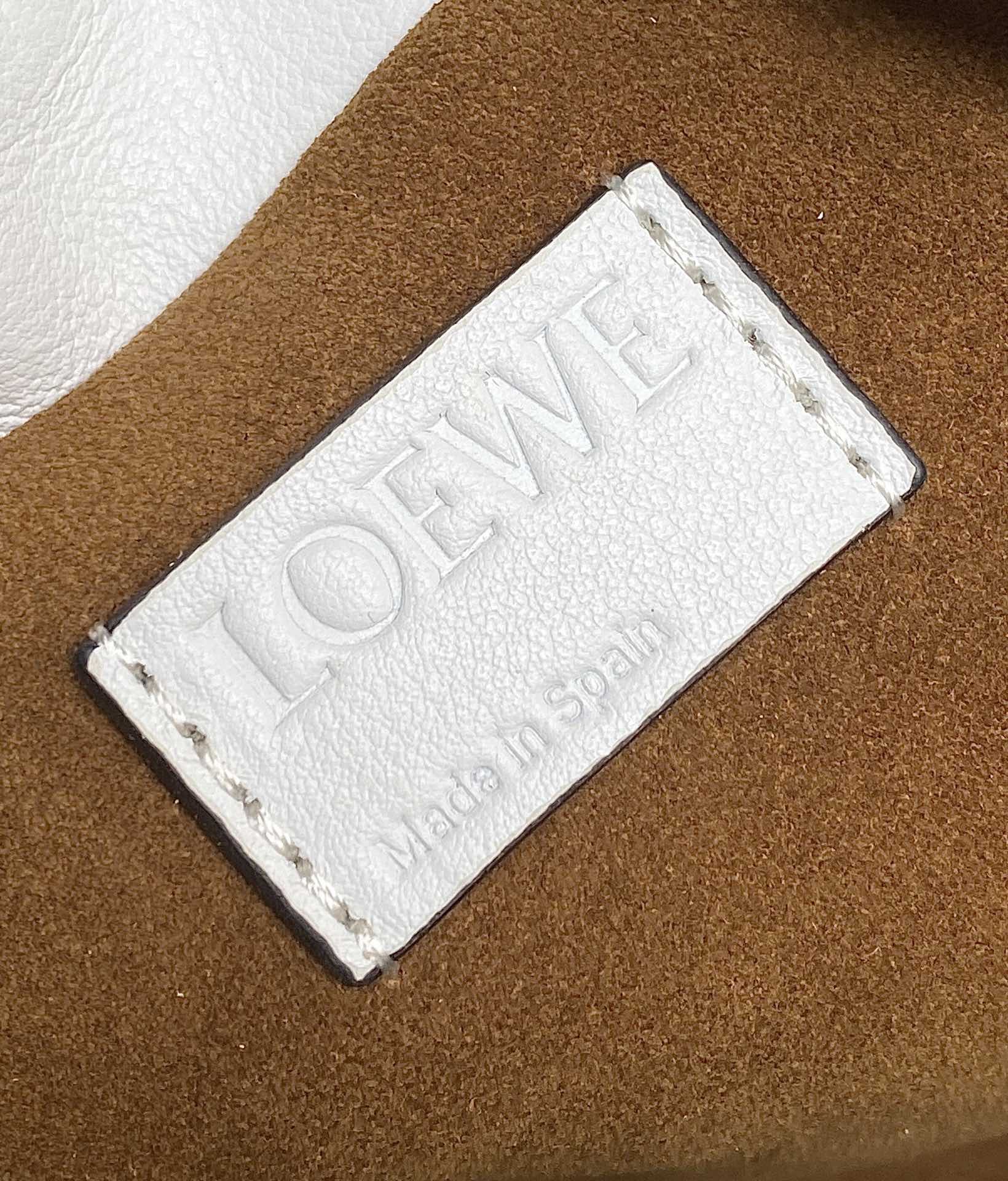 LOEWE罗意威Flamenco系列小牛皮束口抽绳福袋 0539白色