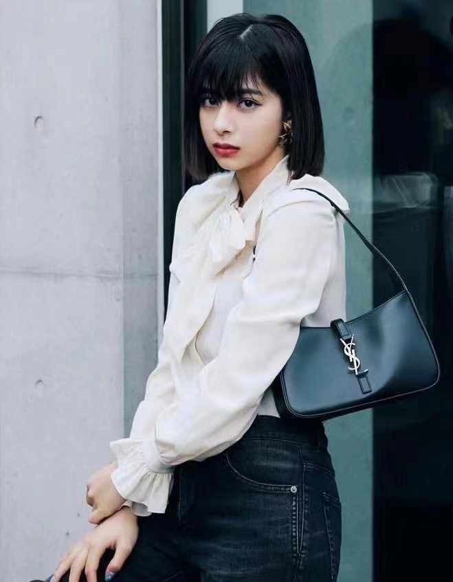 Saint laurent Ysl LE 5 À 7 平纹腋下包 657228黑色