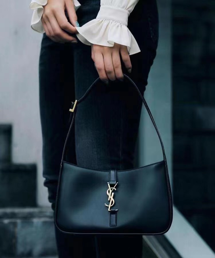 Saint laurent Ysl LE 5 À 7 平纹腋下包 657228黑色