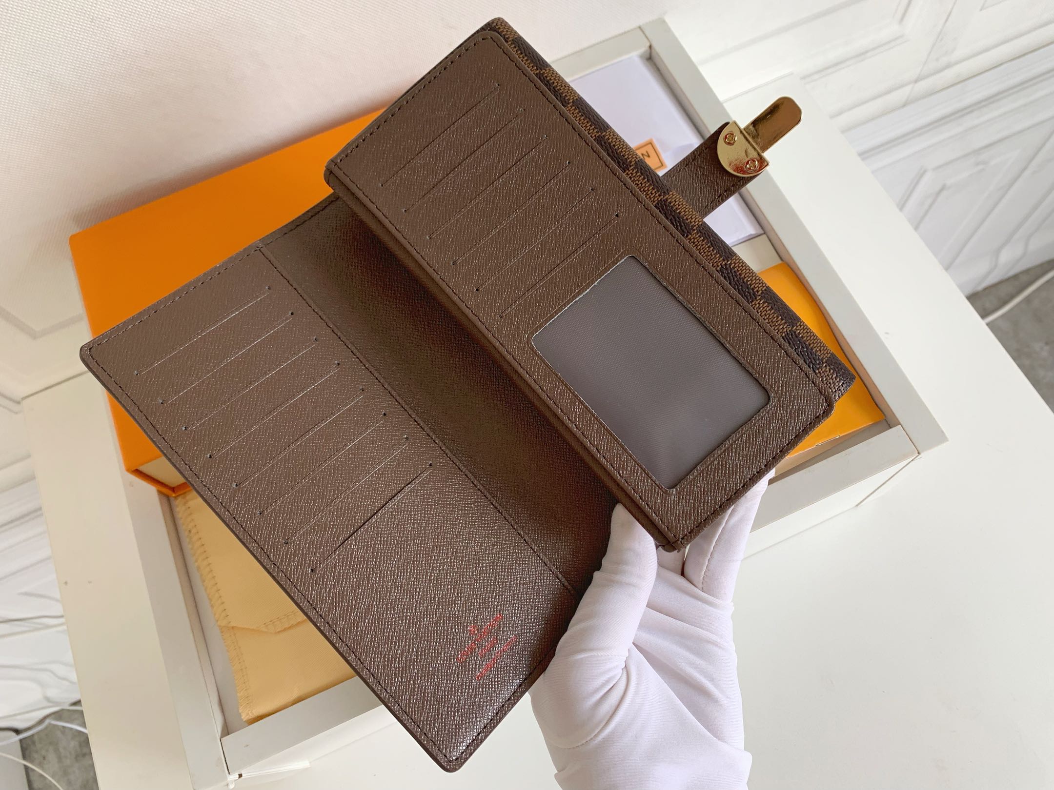 Curieuse 財布 - クラシックでエレガントな女性の魅力