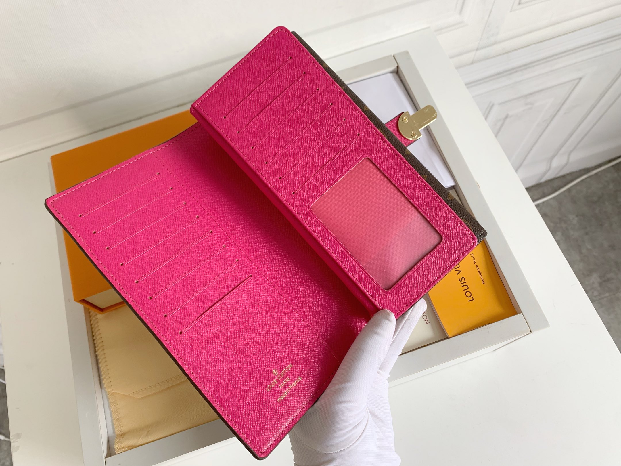 Curieuse 財布 - クラシックなデザインと20個のカードスロット