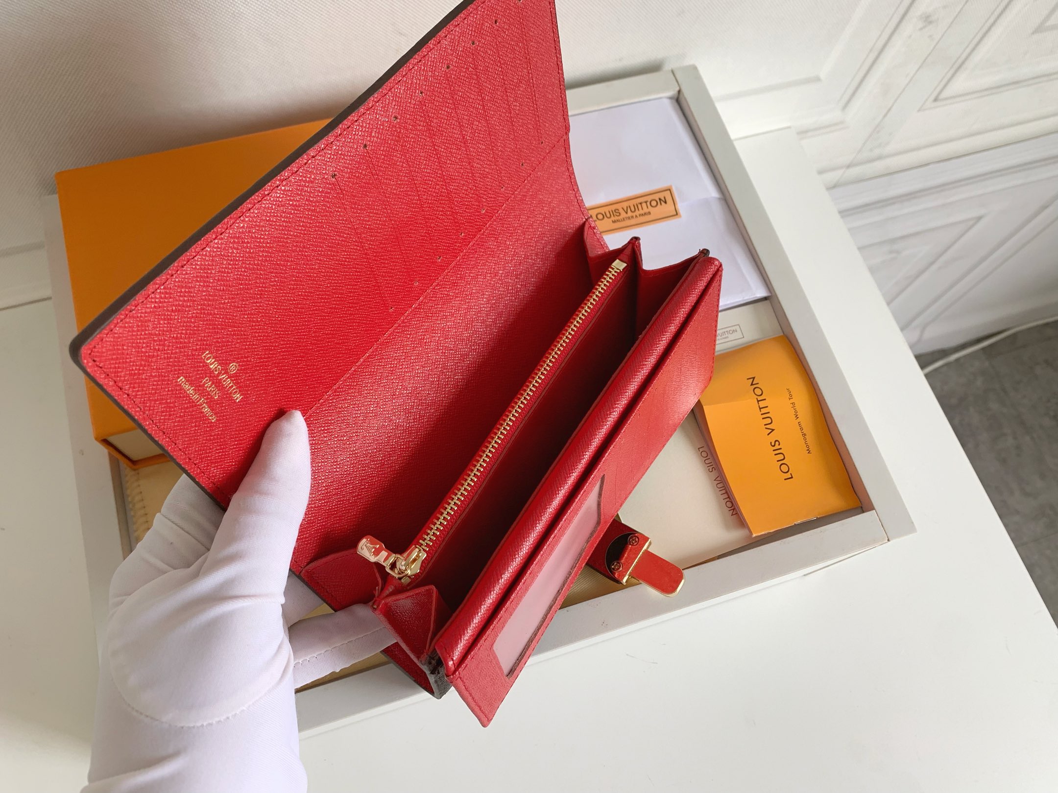 Curieuse 財布 - 洗練されたデザインと機能性