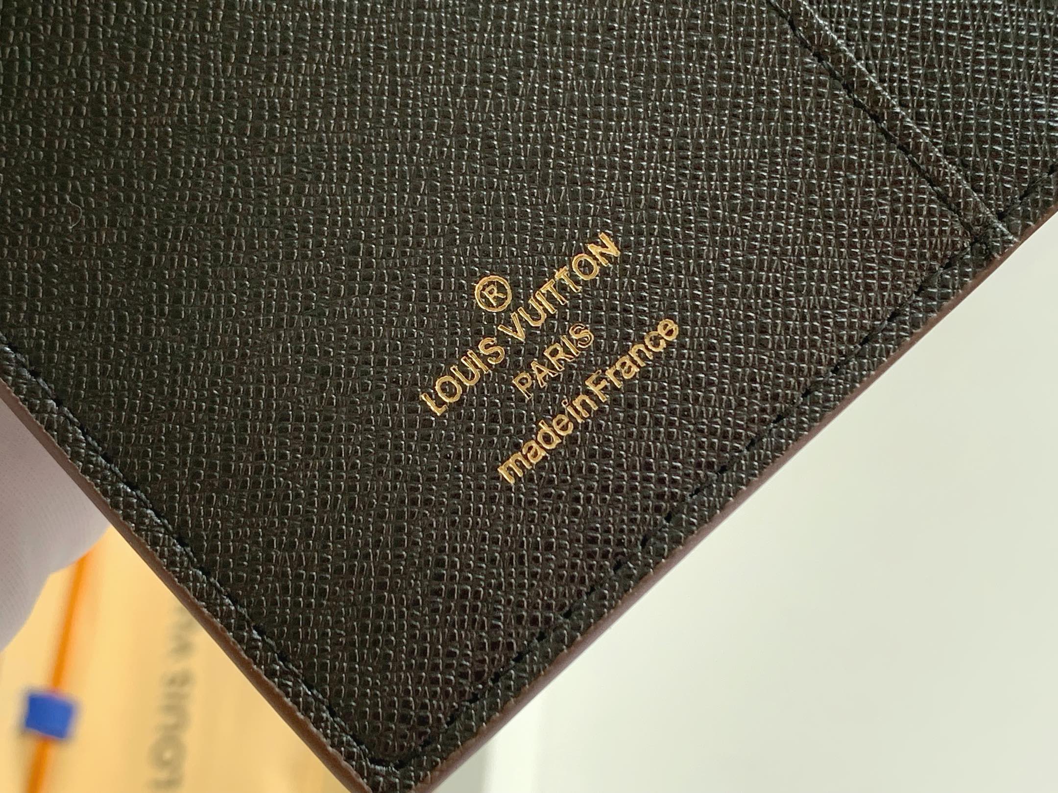 Curieuse クラシックレディース財布 - 高級感と機能性を兼ね備えたデザイン