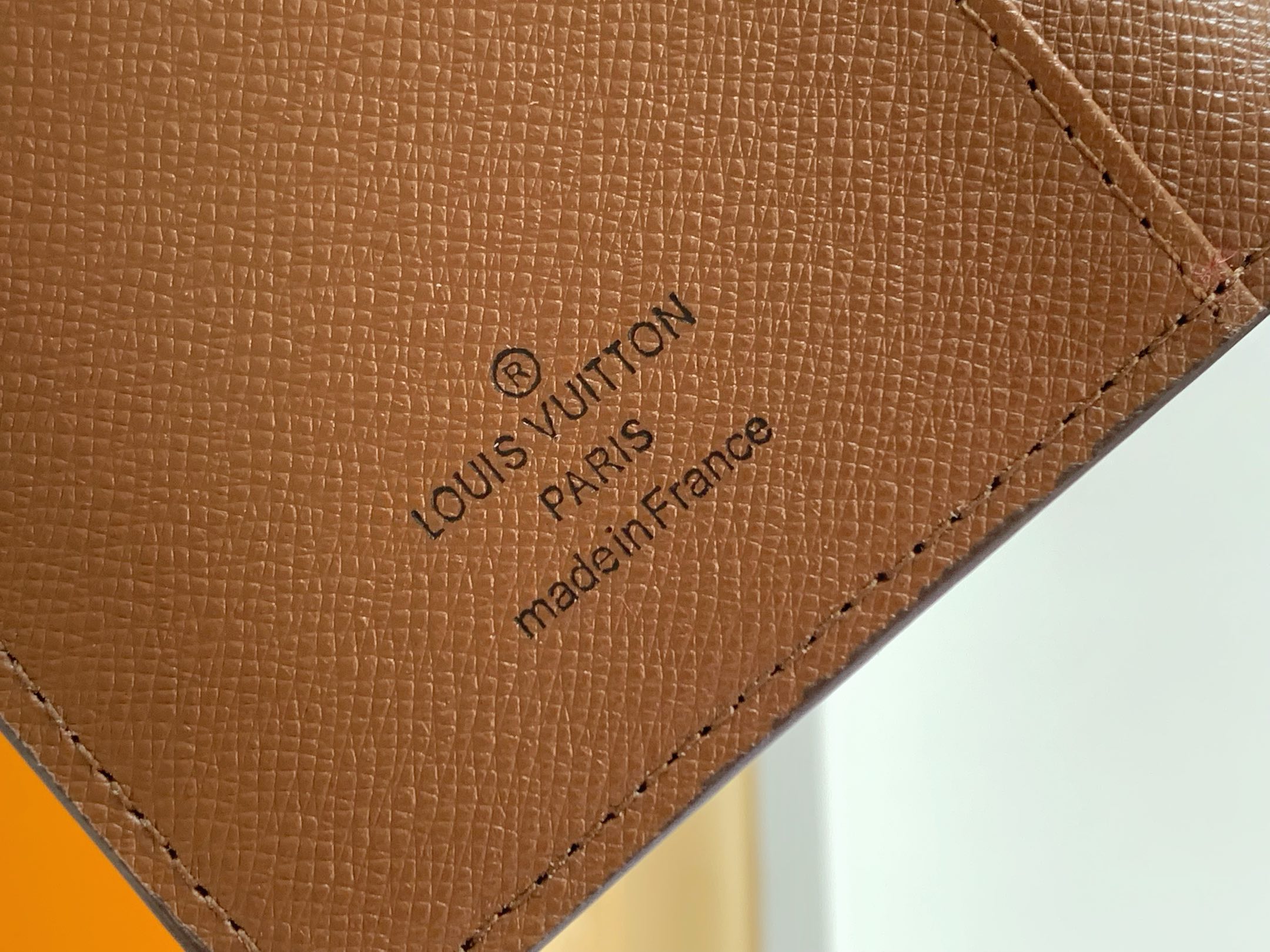 Curieuse 財布 - クラシックで洗練されたデザイン