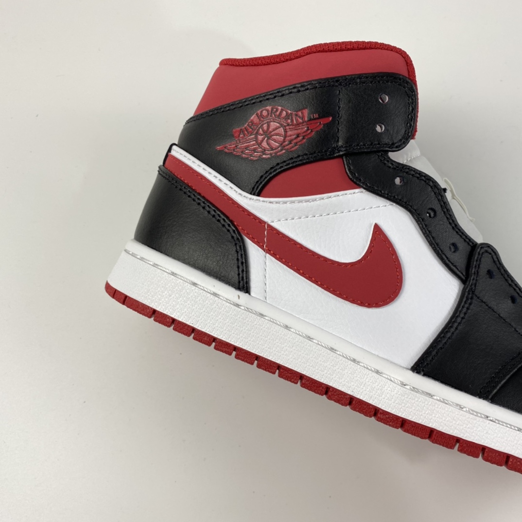 P260 Air Jordan 1 Mid AJ1 乔1 中帮百搭休闲运动板鞋 554724-122