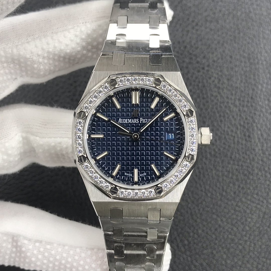 Se acercan los nuevos productos de AP🉐🉐 Reloj top para mujer. Diámetro: 34 mm. La serie Royal Oak adopta una versión …