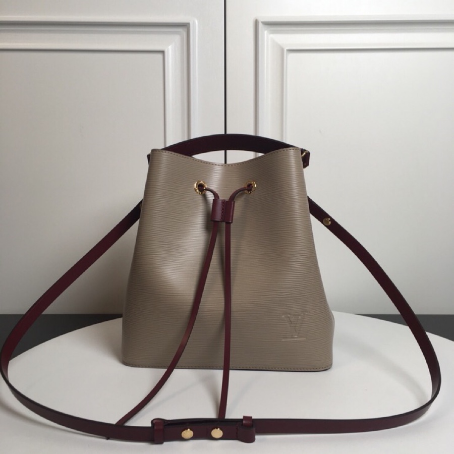 👏M54366象灰色【顶级原单】 💁🏻LOCKME BUCKET 手袋此款时尚桶包的设计原型来自一款风格