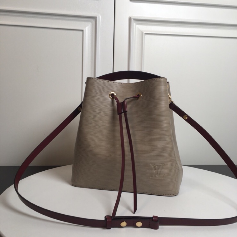 👏M54366象灰色【顶级原单】 💁🏻LOCKME BUCKET 手袋此款时尚桶包的设计原型来自一款风格