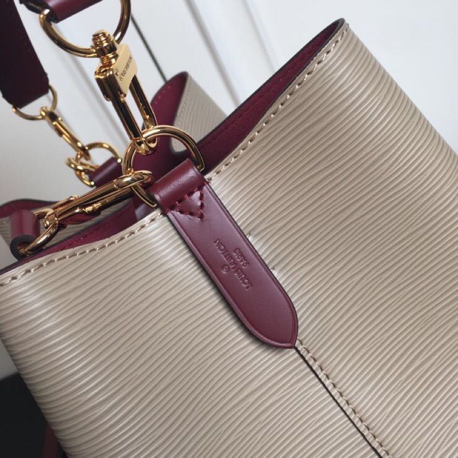 👏M54366象灰色【顶级原单】 💁🏻LOCKME BUCKET 手袋此款时尚桶包的设计原型来自一款风格