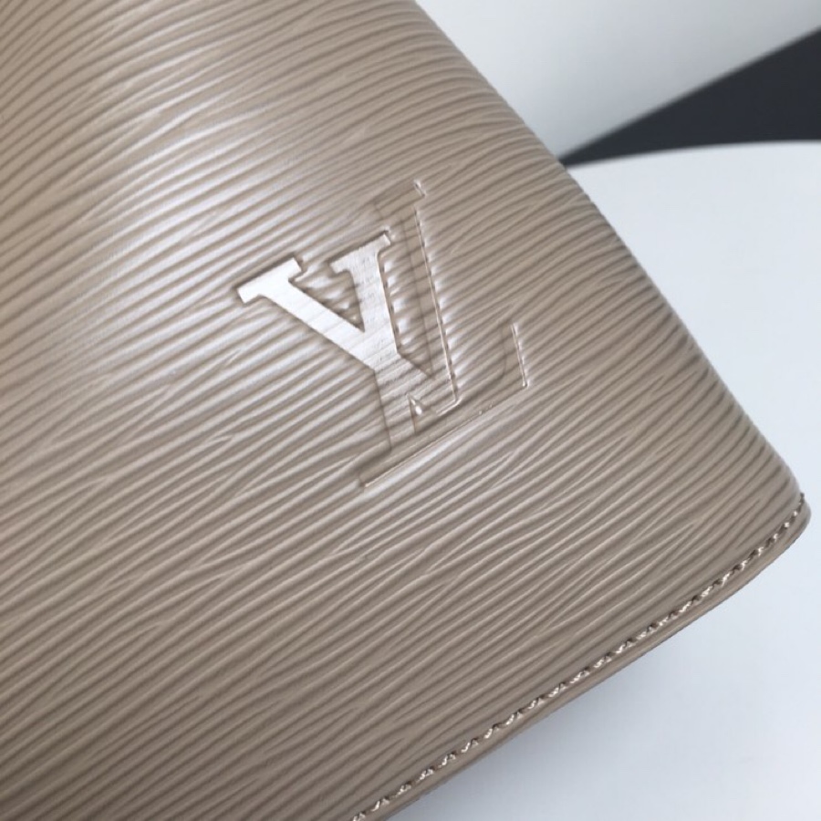 👏M54366象灰色【顶级原单】 💁🏻LOCKME BUCKET 手袋此款时尚桶包的设计原型来自一款风格