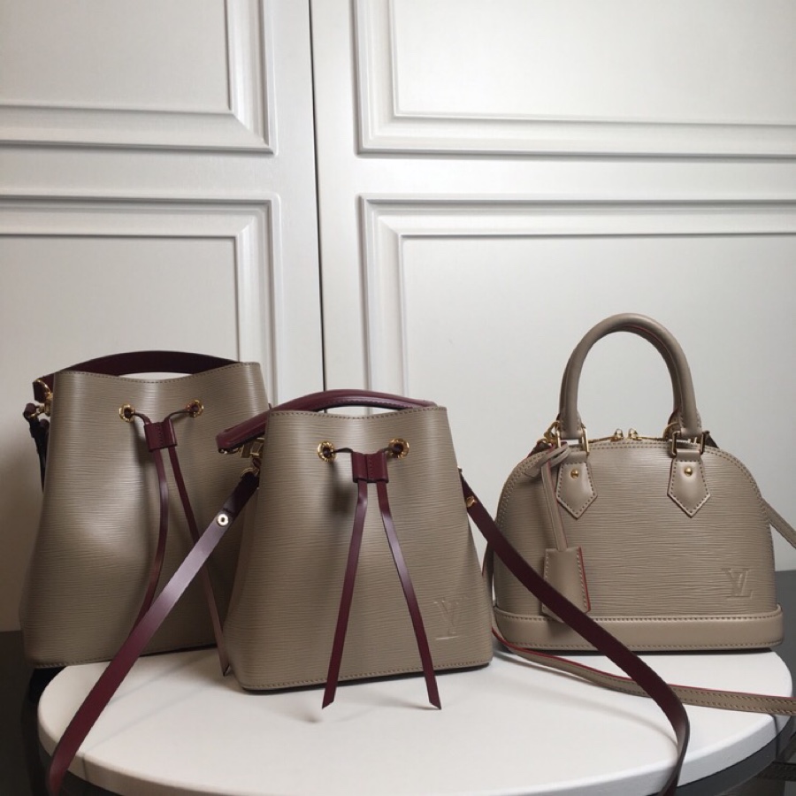 👏M54366象灰色【顶级原单】 💁🏻LOCKME BUCKET 手袋此款时尚桶包的设计原型来自一款风格