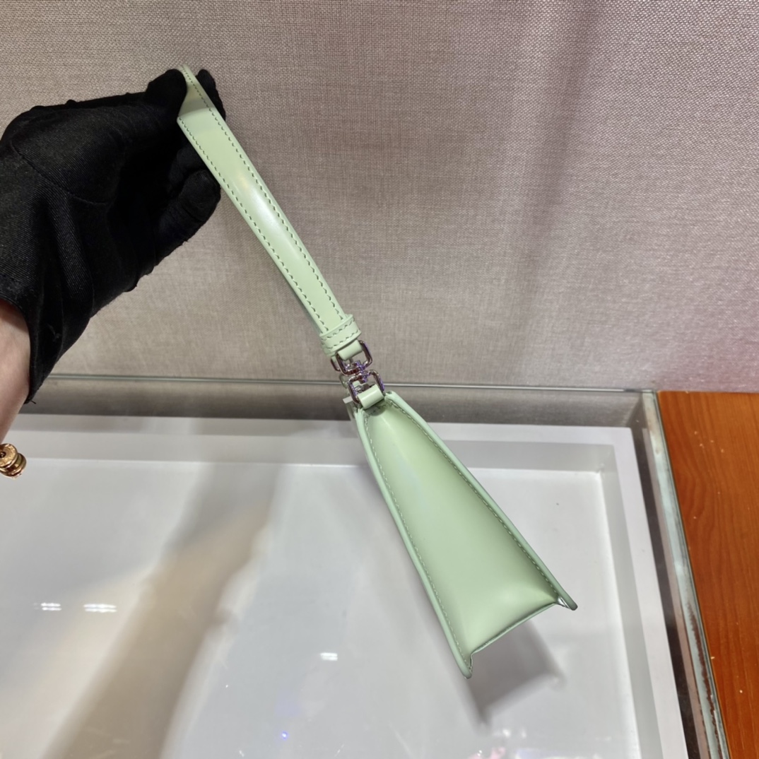 PRADA普拉达三角标小方形新款腋下包1BC155