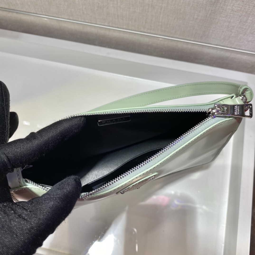 PRADA普拉达三角标小方形新款腋下包1BC155