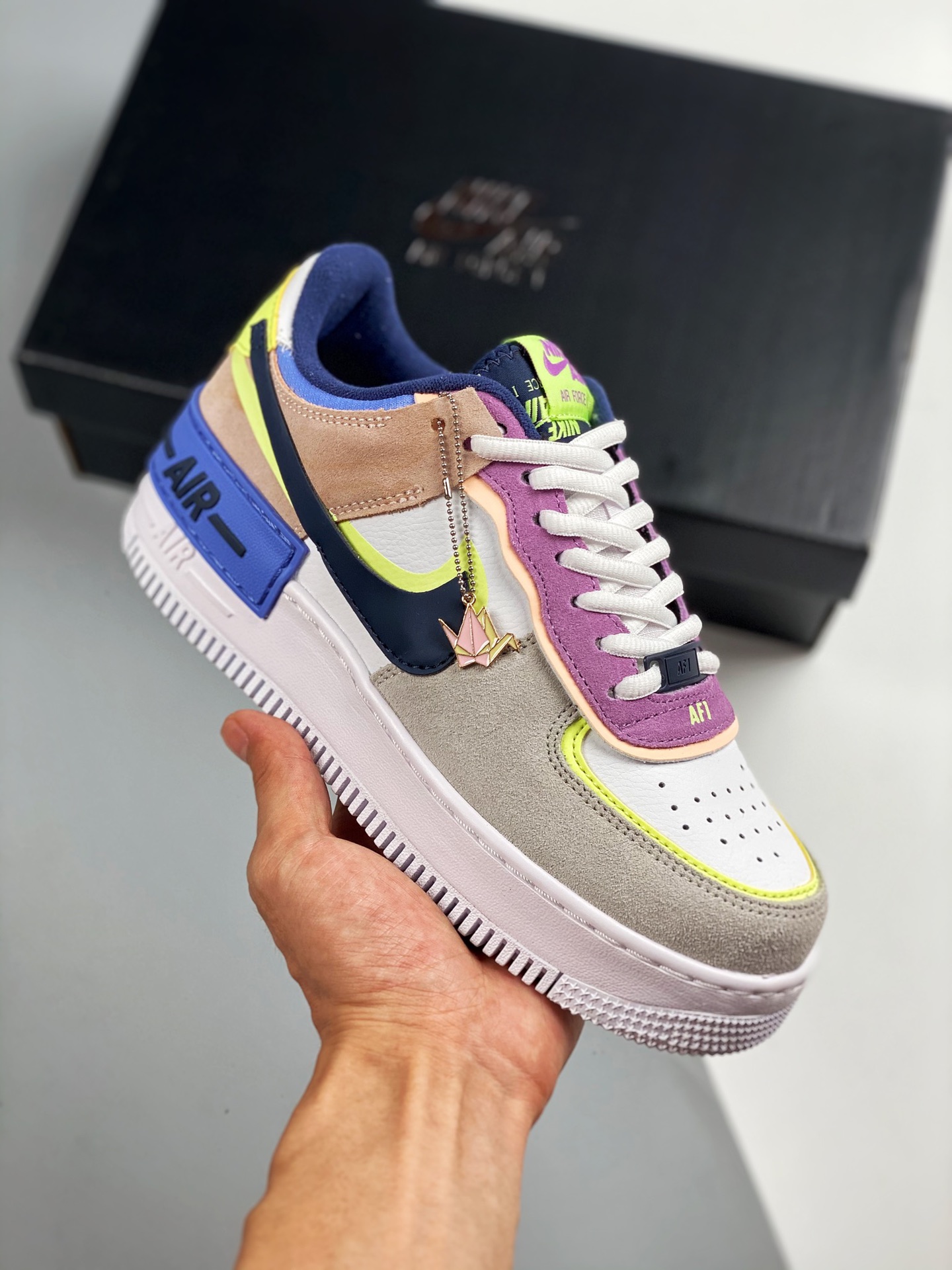 Air Force 1 Shadow negro/amarillo/rosa, zapatilla casual de caña baja con aumento de altura ligero, "macaron de parche"…