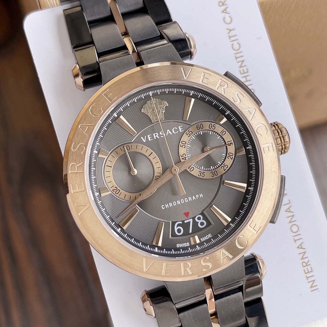 NO:158006,Batch: Original box: 50 Versace Versace Fashion Chronograph Men's Watch Model VBR050017 watch diameter 45mm, dial adopts five-pin design, date number display. 50 meters daily waterproof, paired with double butterfly snaps, complete packaging., versace, versace19860909批: 原盒:50 范思哲Versace时尚计时男表 型号VBR050017表径45mm,表盘采用五针设计 日期数字显示.50米生活防水 搭配双蝴蝶按扣,配全套包装.,,versace,versace,Watch