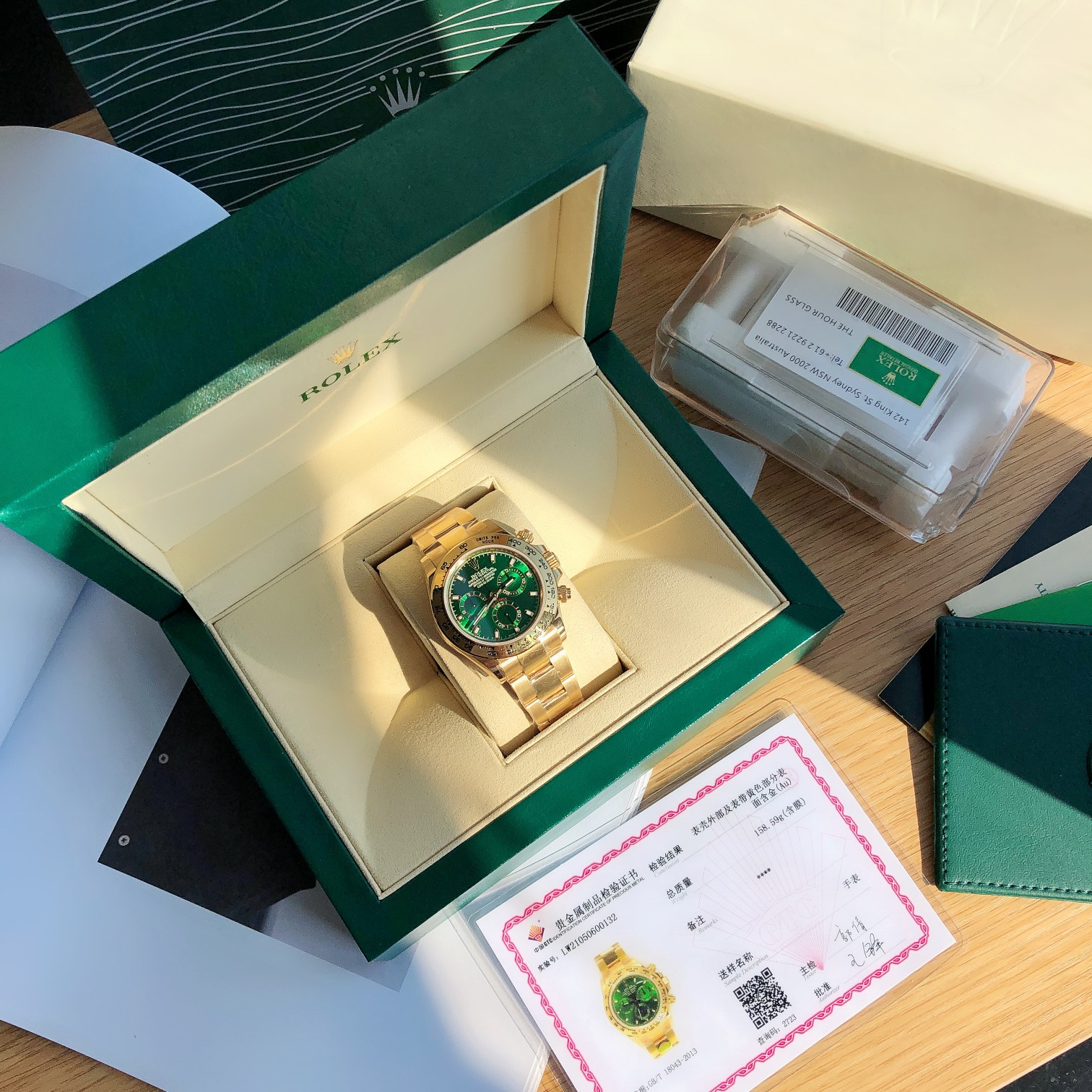 NO:143152,P[red envelope], top version of Rolex Rolex cosmic meter Ditona M116508ln-0013 watch! The original version of the Green Di watch is one-to-one mold opening, with a diameter of 40 millimeters using the exclusive custom version of the N factory. This is a stable chronograph function movement, and the thickness is consistent with the original, completing a perfect top-level reproduction! ! In addition, the shell is still made of 904l stainless steel cast 18k gold. The crown is made of screw-in three-button lock triple waterproof system, which is more waterproof! ! In addition, the mirror uses high-brightness sapphire glass, original invisible wheat head, Oyster insurance discount and 5mm easy-to-adjust chain extension system, and has been constantly breaking through on the road of Ditona. From Panda Di to Jindi today, it has been imitated and never surpassed. Only by constantly breaking through oneself can we lead the pioneer! , gold19860909P[红包],顶级版本 劳.力士Rolex宇宙计型迪通拿 M116508ln-0013腕表！绿迪腕表 原版一比一开模,直径40毫采用N厂独家定制版的机芯,这是一款稳定计时功能机芯,并且达到厚度与原装一致,完成完美的顶级复刻！！ 另外外壳沿用904l精钢铸造18k黄金包金.表冠以旋入式三扣锁三重防水系统,防水更严密！！加上镜面采用高亮度蓝宝石玻璃,原装隐形麦头,蚝式保险摺扣配5毫米易调链节伸展系统, 一直在迪通拿路上不停突破,由到,由熊猫迪到今天的金迪,一直被模仿,从未被超越,只有不停突破自已,才能领导先驱！,,gold,Watch