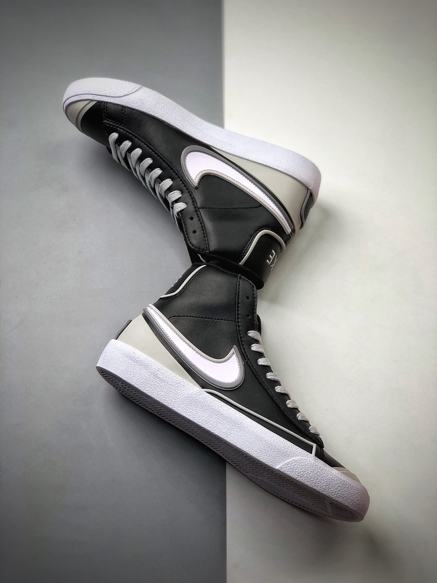 200  耐克NIKE Blazer Mid ’77 Infinite NIKE Blazer 开拓者 DA7233-001