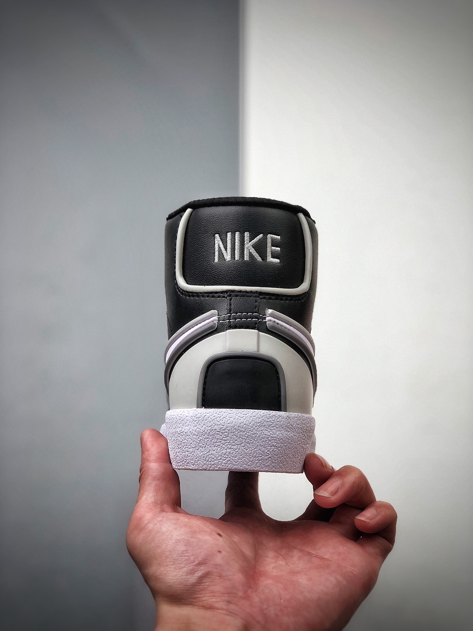200  耐克NIKE Blazer Mid ’77 Infinite NIKE Blazer 开拓者 DA7233-001