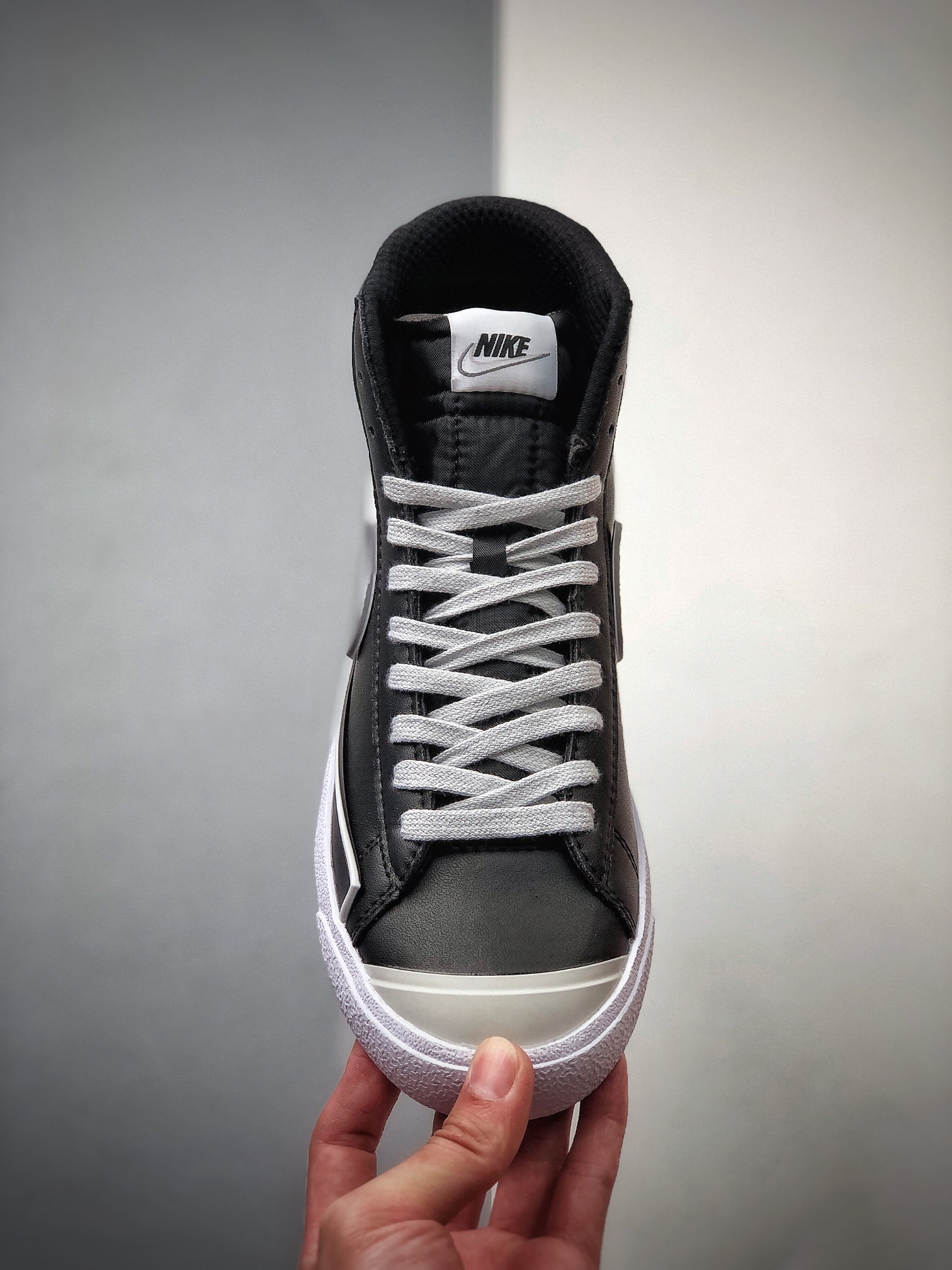 200  耐克NIKE Blazer Mid ’77 Infinite NIKE Blazer 开拓者 DA7233-001