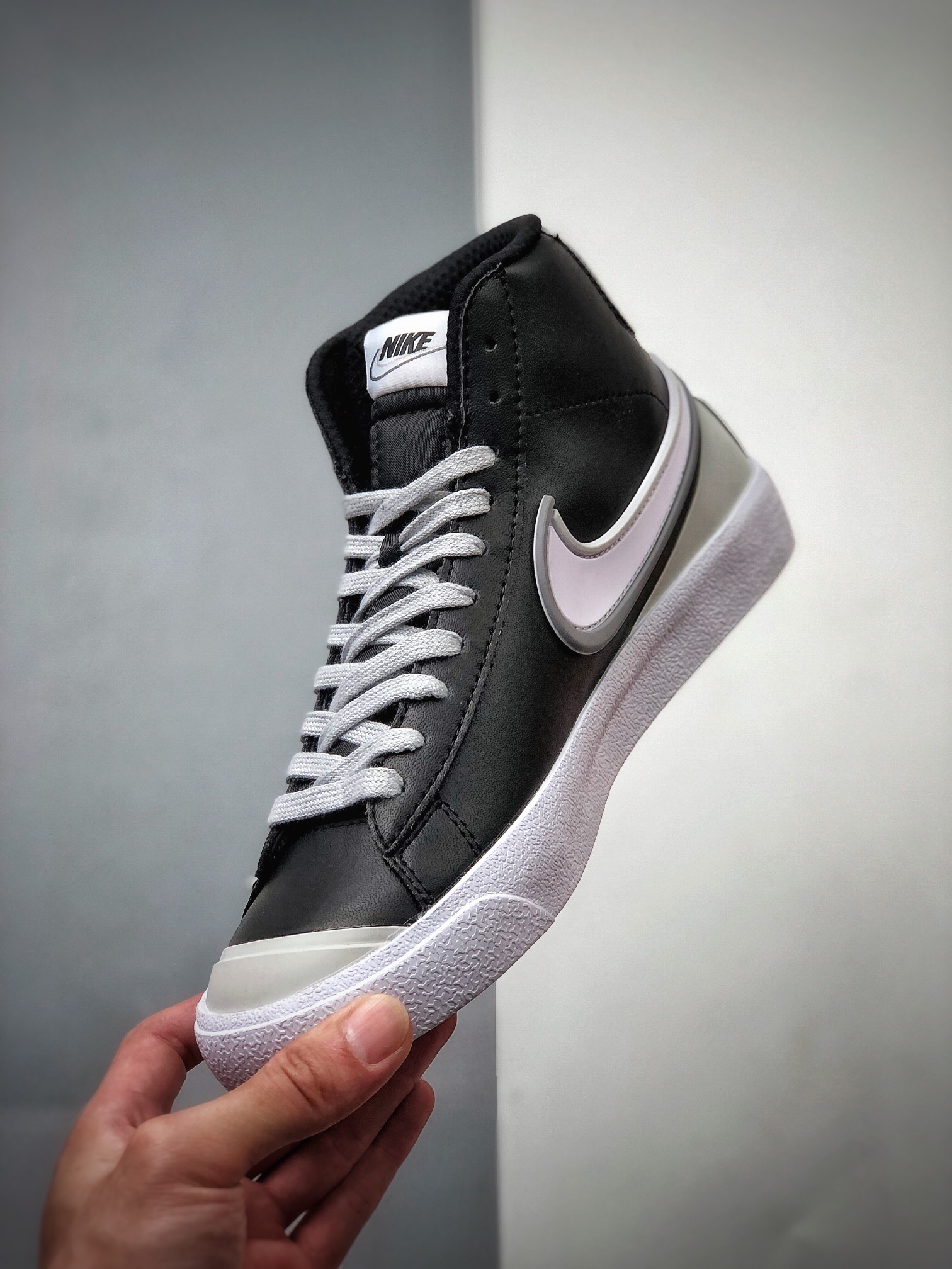 200  耐克NIKE Blazer Mid ’77 Infinite NIKE Blazer 开拓者 DA7233-001